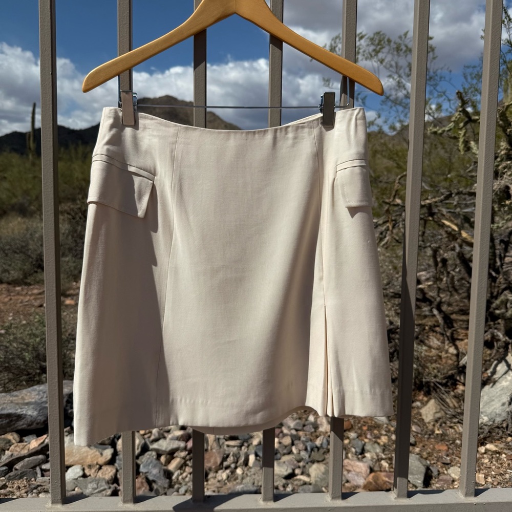 ⬇️💲DKNY NWOT Tan and White A-Line Cargo Skirt